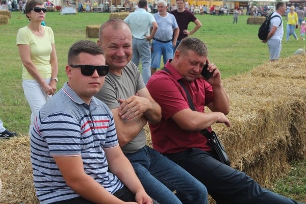 Дискотека, лазерное шоу, красочный фейерверк. Смотрите, как в Пинском районе прошел гастрономический и экологический фестиваль «Полесский вьюн»