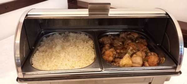 Нагрянули на обед в ресторан гостиницы «Интурист» и посмотрели, чем кормят участников II Игр стран СНГ