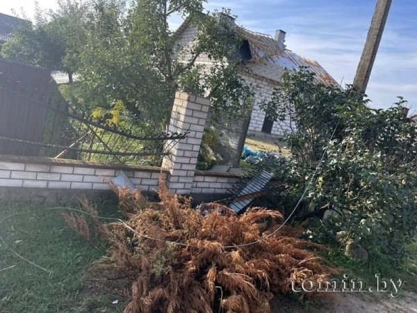 В Брестском районе гроза обесточила 14 населенных пунктов, с трех домов сорвало крыши