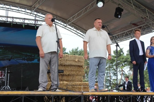 Дискотека, лазерное шоу, красочный фейерверк. Смотрите, как в Пинском районе прошел гастрономический и экологический фестиваль «Полесский вьюн»