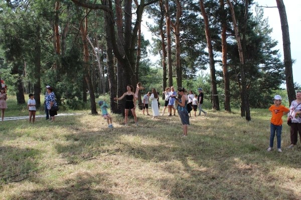 Дискотека, лазерное шоу, красочный фейерверк. Смотрите, как в Пинском районе прошел гастрономический и экологический фестиваль «Полесский вьюн»