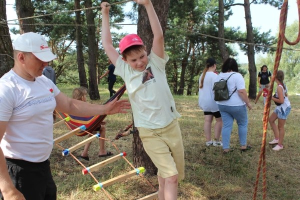 Дискотека, лазерное шоу, красочный фейерверк. Смотрите, как в Пинском районе прошел гастрономический и экологический фестиваль «Полесский вьюн»