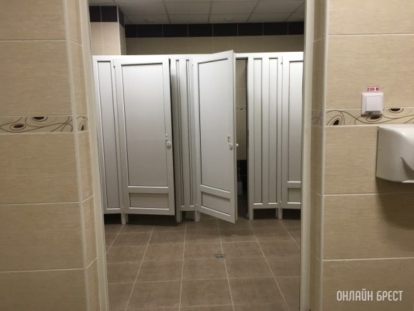 Мужчина снимал на видео девушек в туалете гродненского ТЦ. Вот что решил суд