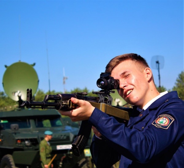 Учащиеся правовых классов средней школы № 28 Бреста побывали на полигоне «Брестский»