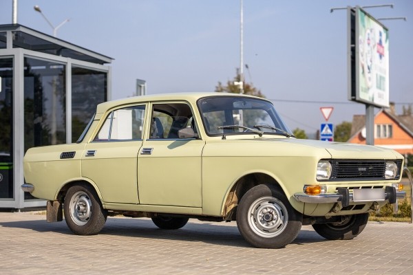 На машине 40 лет, а пробег — 19 тысяч км! Белорус показал 40-летний «Москвич-2140» в идеальном состоянии На машине 40 лет, а пробег — 19 тысяч км! Белорус показал 40-летний «Москвич-2140» в идеальном состоянии