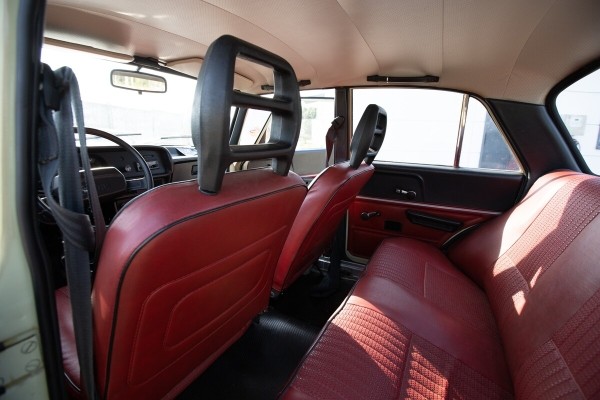 На машине 40 лет, а пробег — 19 тысяч км! Белорус показал 40-летний «Москвич-2140» в идеальном состоянии На машине 40 лет, а пробег — 19 тысяч км! Белорус показал 40-летний «Москвич-2140» в идеальном состоянии