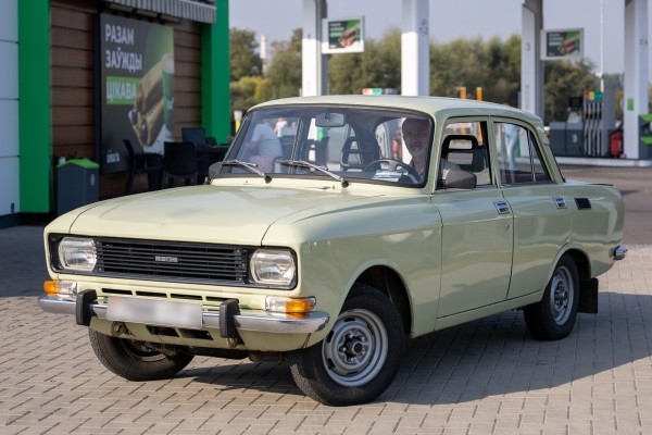 На машине 40 лет, а пробег — 19 тысяч км! Белорус показал 40-летний «Москвич-2140» в идеальном состоянии На машине 40 лет, а пробег — 19 тысяч км! Белорус показал 40-летний «Москвич-2140» в идеальном состоянии