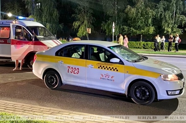 Водитель такси сбил девушку на переходе в Березе