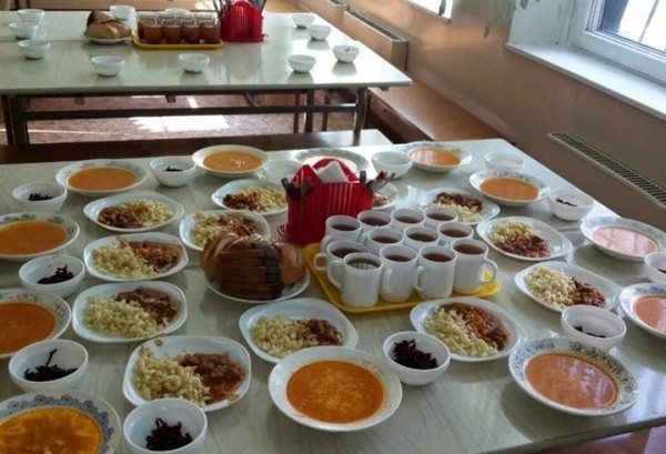 Президент потребовал не превращать школьные столовые в рестораны и рационально организовывать питание