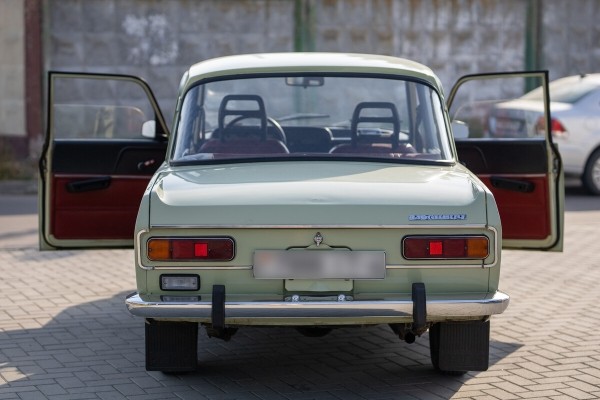 На машине 40 лет, а пробег — 19 тысяч км! Белорус показал 40-летний «Москвич-2140» в идеальном состоянии На машине 40 лет, а пробег — 19 тысяч км! Белорус показал 40-летний «Москвич-2140» в идеальном состоянии