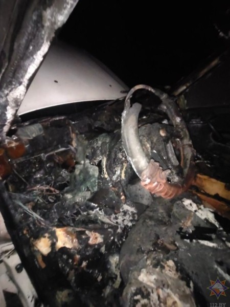 В Кобринском районе жена спасла мужа из горящего автомобиля