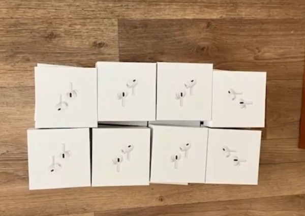 Бизнес провалился: у 19-летнего белоруса конфисковали наушники на десятки тысяч рублей