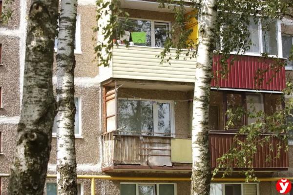 В три года весил 7 кг и спал в углу, как собака. Стали известны подробности о семье, в которой родители убили своего сына в Слуцке