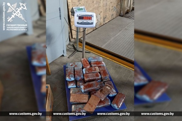 ﻿﻿В баке легковушки, ехавшей из Литвы, спрятали более 38 килограммов гашиша