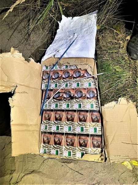 Литовским пограничникам контрабанда упала с неба прямо в руки