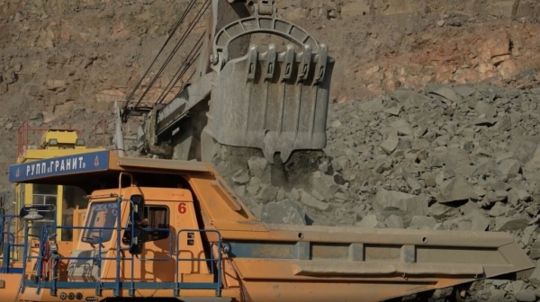 Как работается в живописном карьере «Микашевичи» на БелАЗах на 130, 90 и 60 тонн Как работается в живописном карьере «Микашевичи» на БелАЗах на 130, 90 и 60 тонн