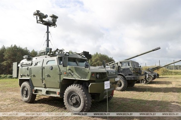 Лукашенко осмотрел укрепрайон в Брестской области