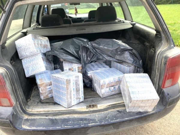 В багажнике авто было 1700 пачек контрабандных сигарет. Литовские пограничники задержали белоруса