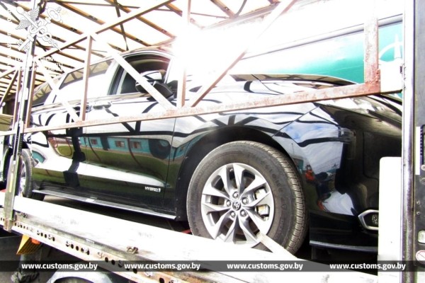 Две «Тойоты» за $30 тысяч ввозили в Беларусь. Цена оказалась неверной