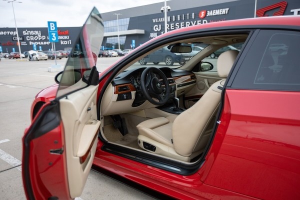 «Крутой подарок на ДР»: девушка из Гродно рассказала о своей BMW