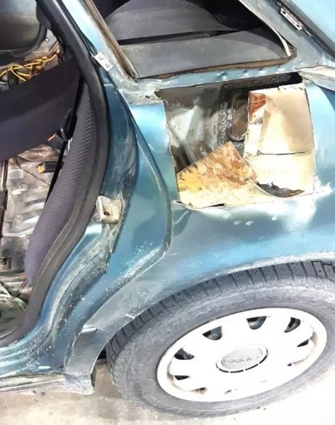 Белорус нашпиговал свою Audi сигаретами – более 1500 пачек извлекли из тайников