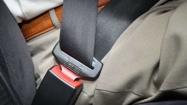 А вы правильно это делаете? Как нужно пристёгивать ремень безопасности