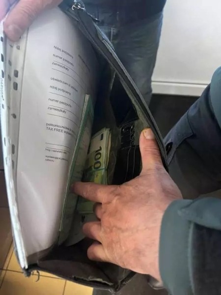 Белорус не задекларировал 18 000 евро и получил проблемы на литовской границе