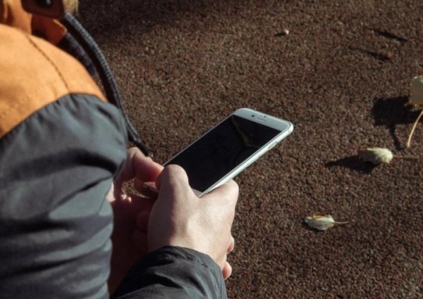 Мужчина нашел телефон и оформил от имени его владелицы заем. Узнали, чем закончилась история