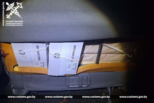 В Беларусь хотели контрабандой ввезти почти 400 кг итальянского сыра пармезан