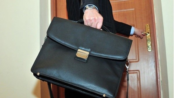 Прокуратура выявила чиновника, который совмещал должность начальника и являлся ИП