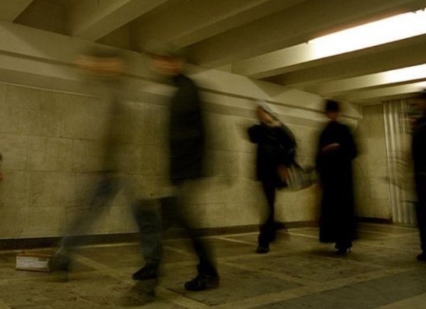 Белоруска справила нужду на глазах у прохожих. Чем все закончилось?