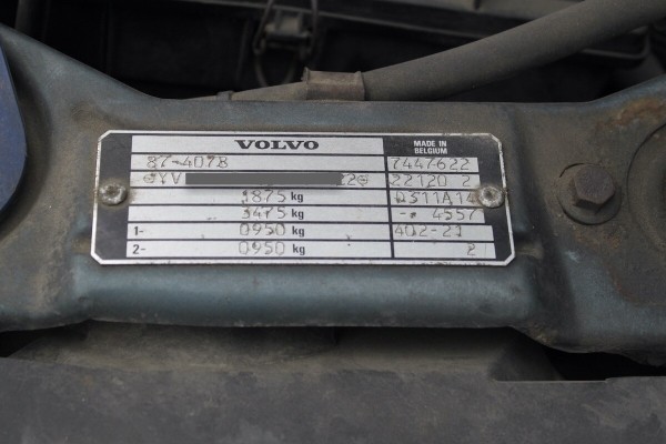 Настоящий «шведский чемодан»! На брестских улицах до сих пор ездит на неубиваемом Volvo 740 GL