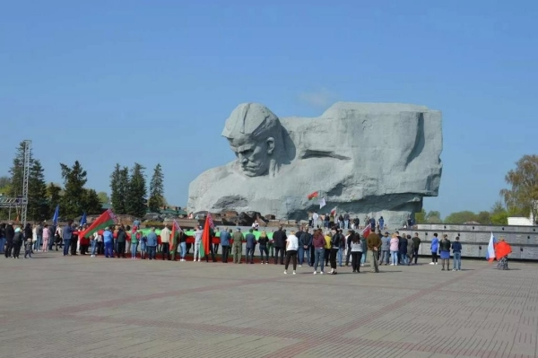 Более 200 машин приняли участие в автопробеге к 9 мая в Бресте