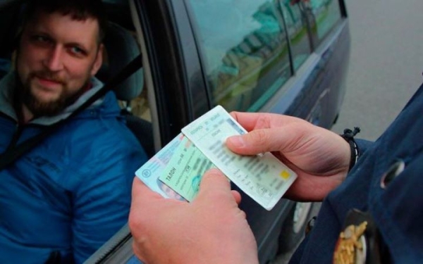 Сменили фамилию или разонравилось фото. В ГАИ назвали причины для замены водительского удостоверения