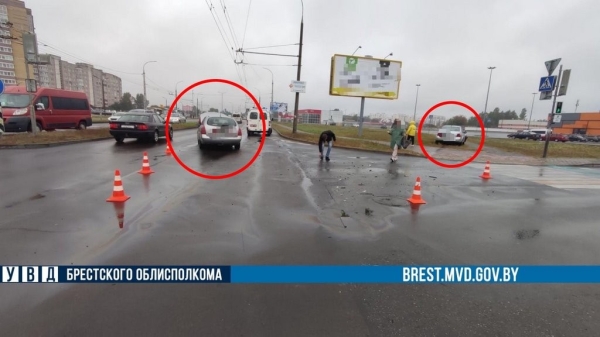 От удара автоледи выехала на тротуар. Подробности ДТП в Бресте на 28-го Июля От удара автоледи выехала на тротуар. Подробности ДТП в Бресте на 28-го Июля