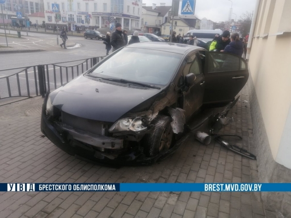 ДТП в Пинске: двоих детей доставили в учреждение здравоохранения