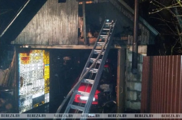В Березе горел гараж, поврежден автомобиль