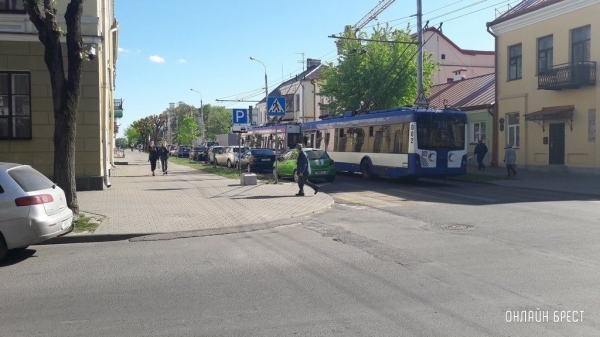 
                Читатель:  Транспорт стоит. Если есть возможность - объезжайте
            