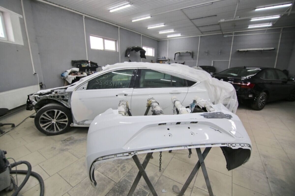 Белорус о сервисе Geely: «Через 10 дней получил не машину, а раскраску». Дилер: «Ремонт был сделан качественно в полном объёме»