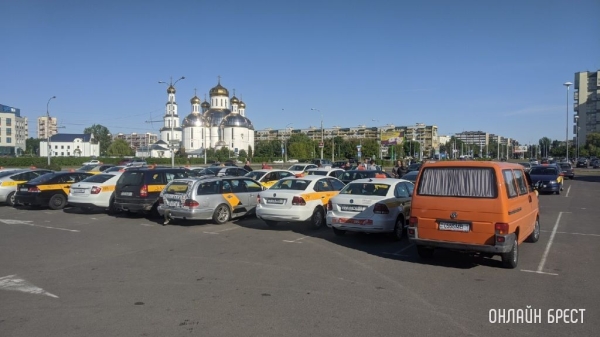 В Беларуси пассажирам планируют дать дополнительные гарантии от переплаты за такси