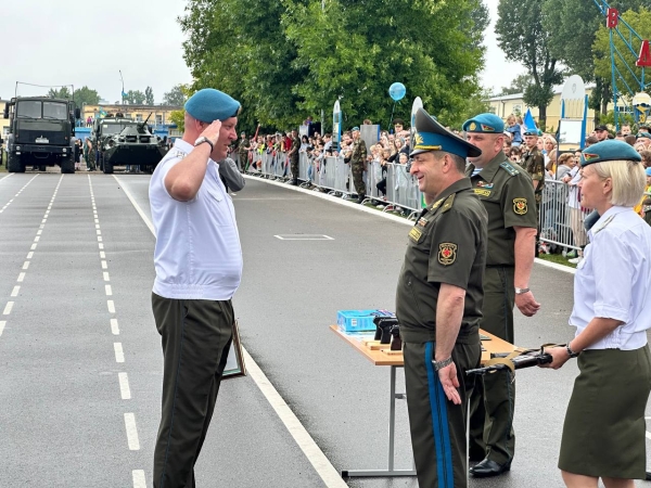 В Бресте празднуют День ВДВ. Фото и видео из 38-й бригады