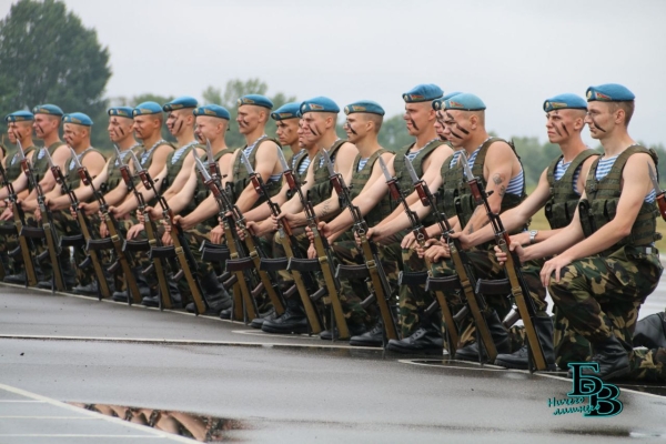 В Бресте празднуют День ВДВ. Фото и видео из 38-й бригады