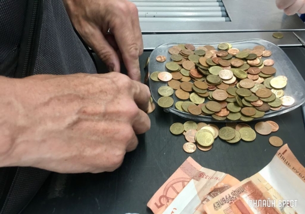 Исследование: 2/3 опрошенных белорусов стараются не тратить свободные деньги