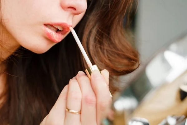 «Когда вижу, как она красит губы и «поливается» туалетной водой, уровень моей злости зашкаливает». Белоруска об отношениях с дочерью-подростком