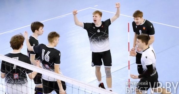 Брестские юноши выиграли серебро на домашнем турнире по волейболу