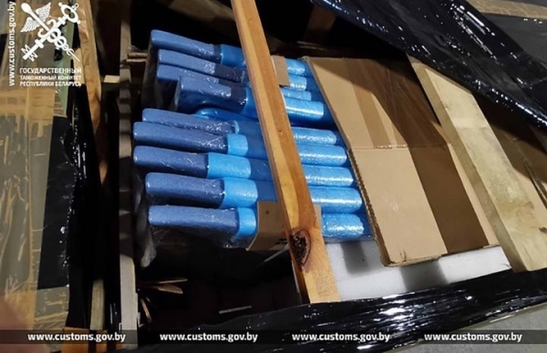 Подозрительно дешевые автозапчасти везли из Латвии в Беларусь. В чем подвох?