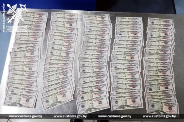 У россиянина на белорусской границе нашли пачку долларов. Они оказались еще и фальшивыми У россиянина на белорусской границе нашли пачку долларов. Они оказались еще и фальшивыми
