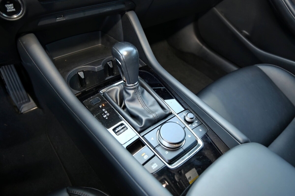 Тачка из США. Белорус восстановил полноприводный хетчбэк Mazda 3 — сколько стоил ремонт?