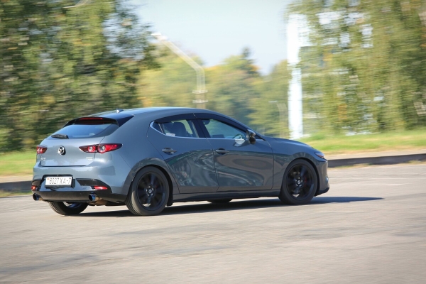 Тачка из США. Белорус восстановил полноприводный хетчбэк Mazda 3 — сколько стоил ремонт?