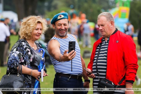 В Бресте празднуют День ВДВ. Фото и видео из 38-й бригады